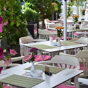 Les Jardins Carol Отель